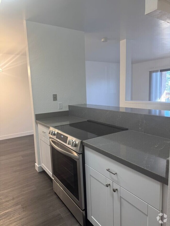 Building Photo - Beautifully Renovated Lakeside Plaza Condo...