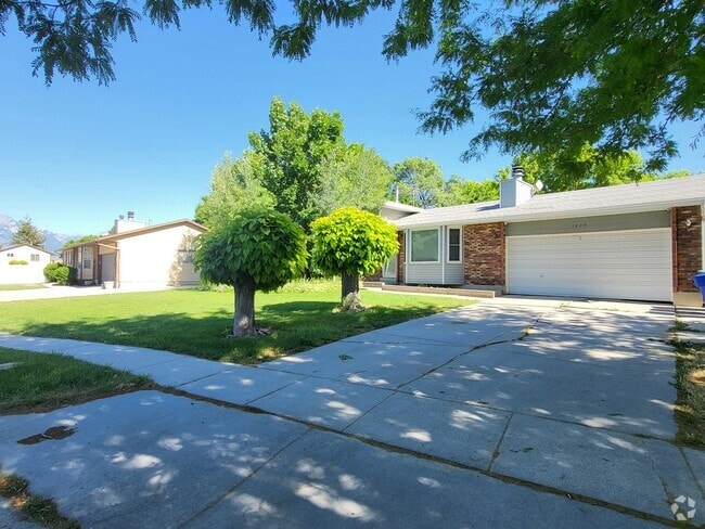 Building Photo - 1409 W 8660 S Rental
