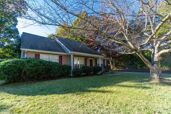 Photo - Beautiful 3 Bed 2 Bath home located in Greensboro!