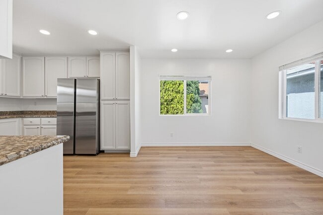 Photo - Spacious private backyard!