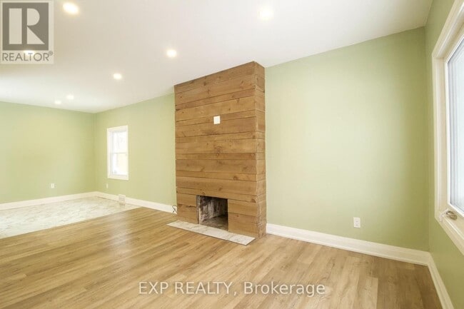 Photo - 1243 Langmuir Ave Unité Main Floor