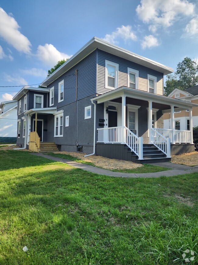 Building Photo - 9 Sanger Ave Unit 1st  Floor Rental