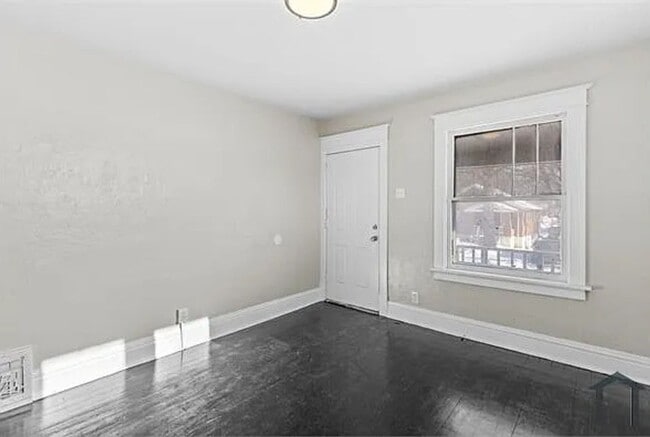 Photo - 5415 Hamilton Ave