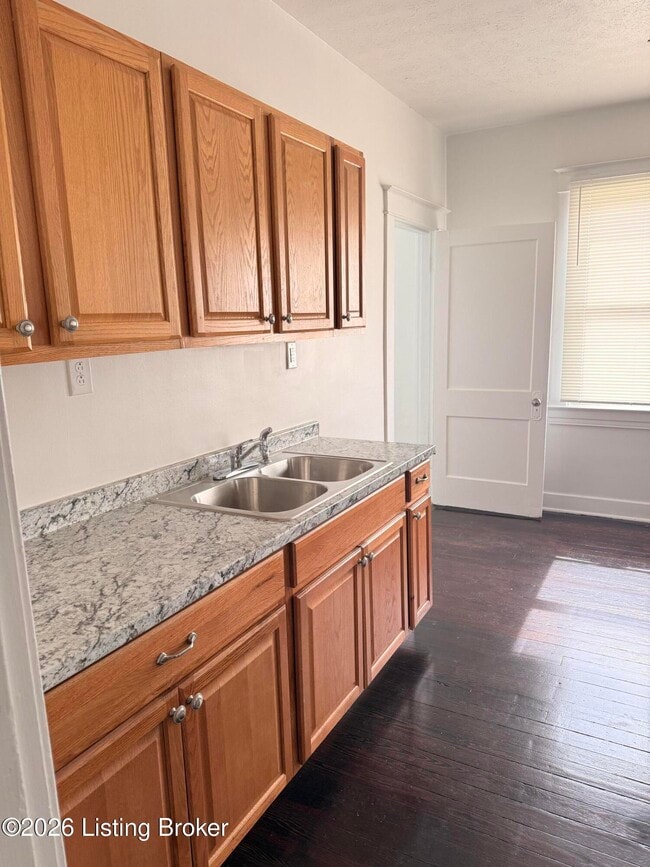 Photo - 841 Hazel St