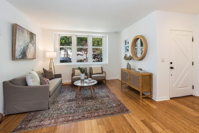 Photo - GIANT 1 BEDROOM APT