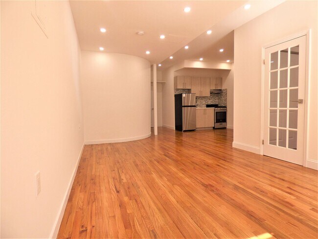 Photo - 525 E 5th St