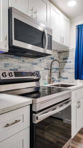 Photo - 137 Carnation Ave Unit B