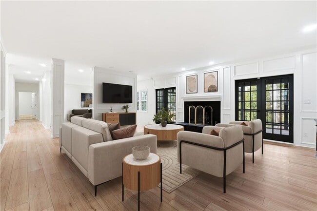 Building Photo - 125 River Park Dr