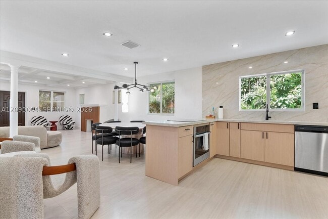 117 NE 48th St