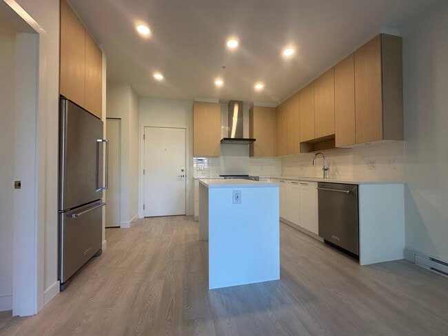 Photo - 104-7599 15th Street Unité 104