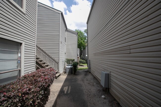 Photo - 9707 Richmond Ave.