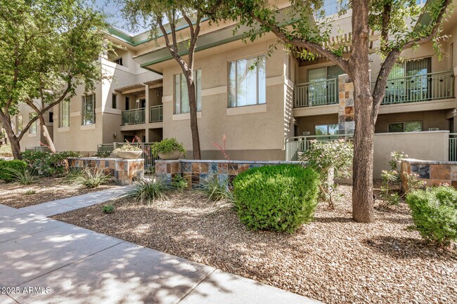 Photo - 815 E Rose Ln