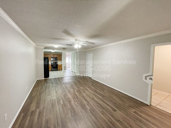 Photo - 621 N Elkhart Ave