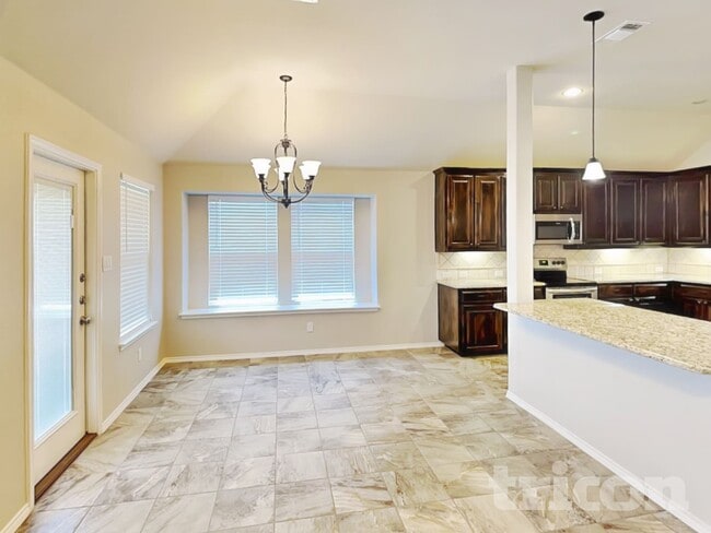 Photo - 208 Carson Dr