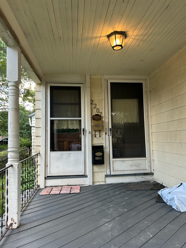 Entrance to Unit - 2207 Grandview Ave Unit 2207