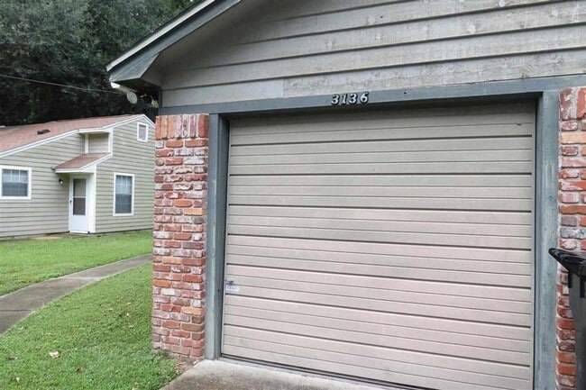 Photo - Awesome Townhouse with a Garage!