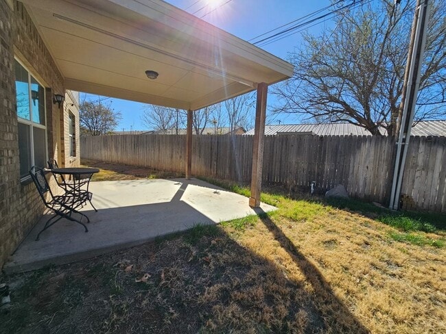 Photo - 604 NE Ave E Pl