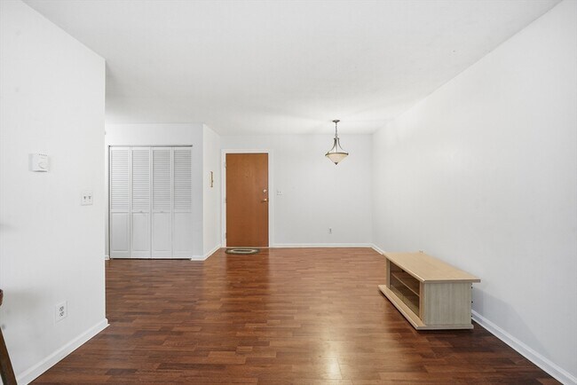 Photo - 72 Barrett St Unit 312