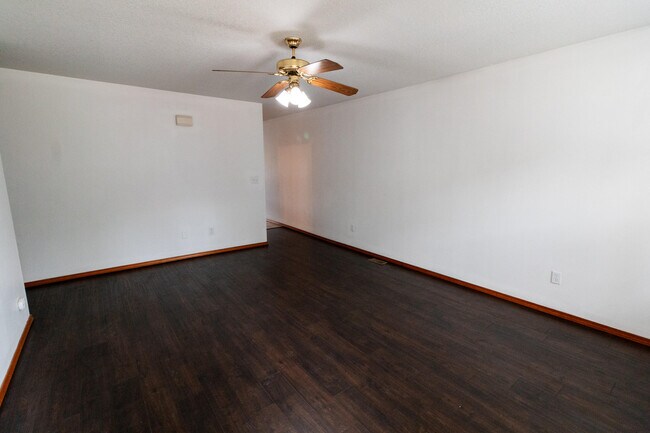 Photo - 722 W 4th St