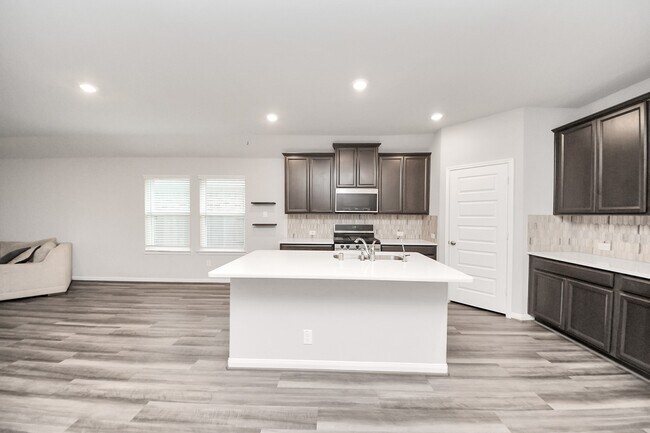 Photo - 518 Ellwood Terrace Ln