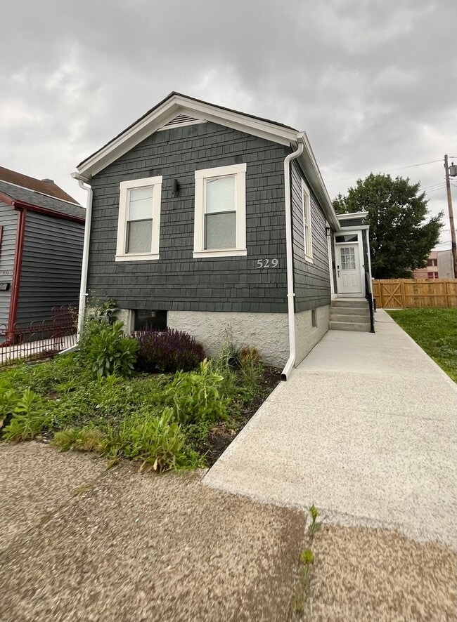 Building Photo - Fully Furnished Mid-Term Rental | All Utilities Included | Flexible 30-Day to 6-Month Stays