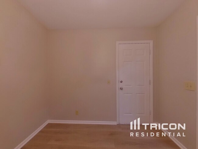 Photo - 2087 Meadowbrook Dr SW