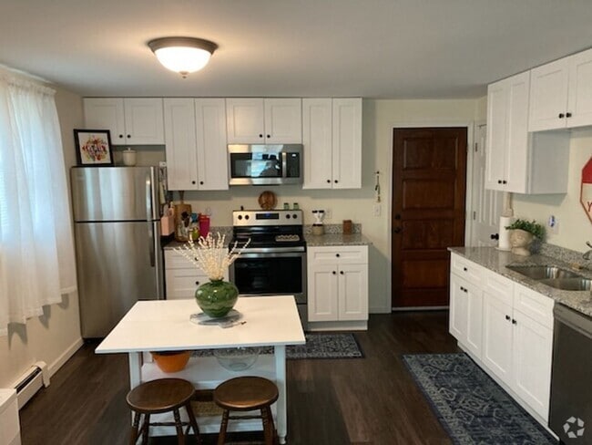 Building Photo - 670 4th St Unit 3 Rental