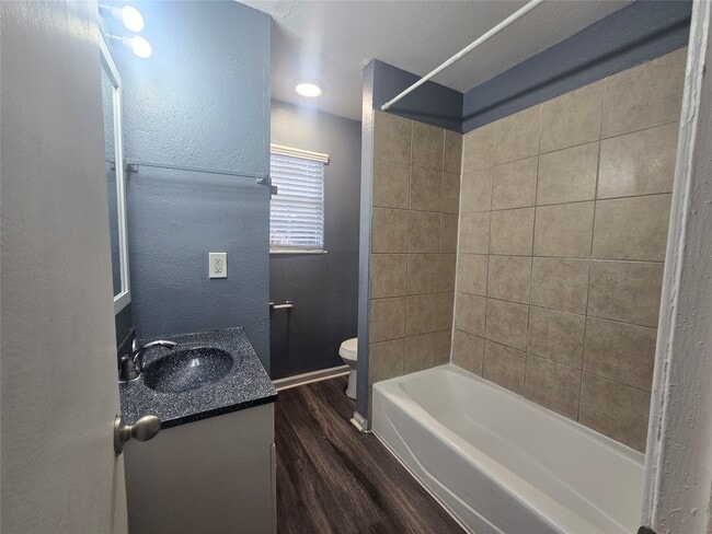 Photo - 2311 71st St Unidad 116