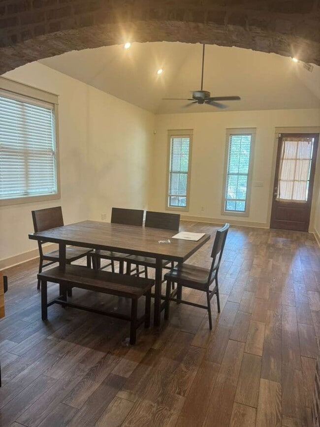 Photo - Large 3 Bedroom Townhome with All Appliances Included