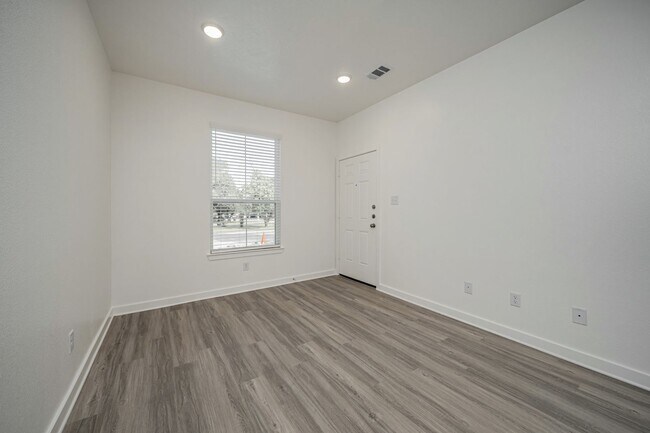 Photo - Cozy and Charming Townhome!