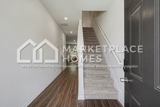 Photo - 476 Oakwood Dr NW