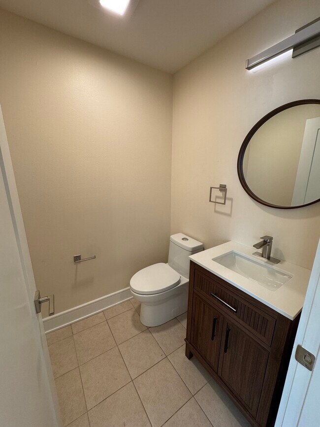 Photo - 444 N State St