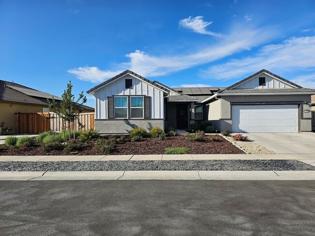 Building Photo - Beautiful Single Story 4 bed, 2 bath with ... Rental