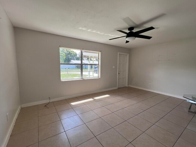 Photo - 2650 Seneca Ave