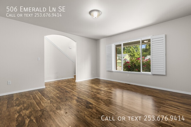 506 Emerald Ln SE