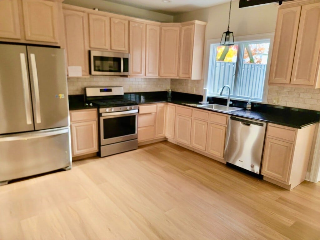 Upscale Townhouse Style Duplex in Harrison - Upscale Townhouse Style Duplex in Harrison