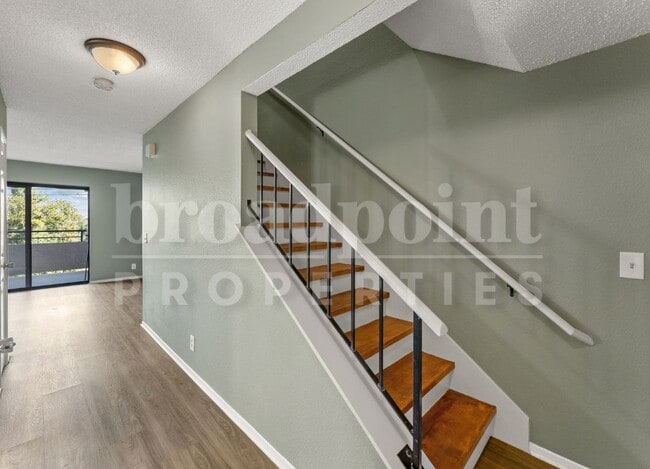 Photo - 820 E 3rd Ave
