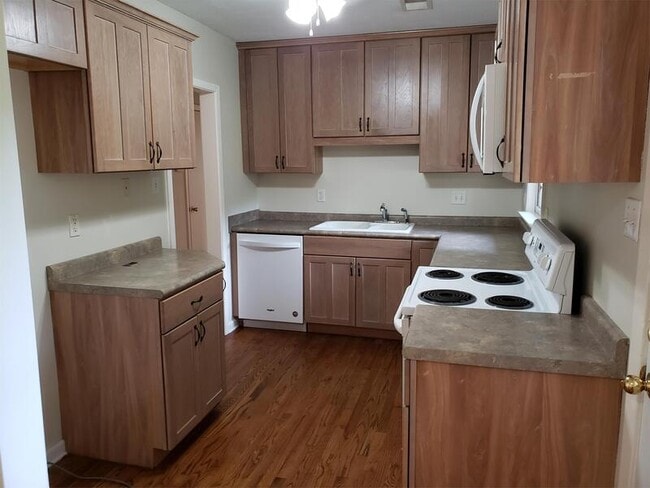 Photo - 548 Mineral Rd