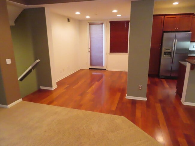 3125 Harbor Ridge Ln