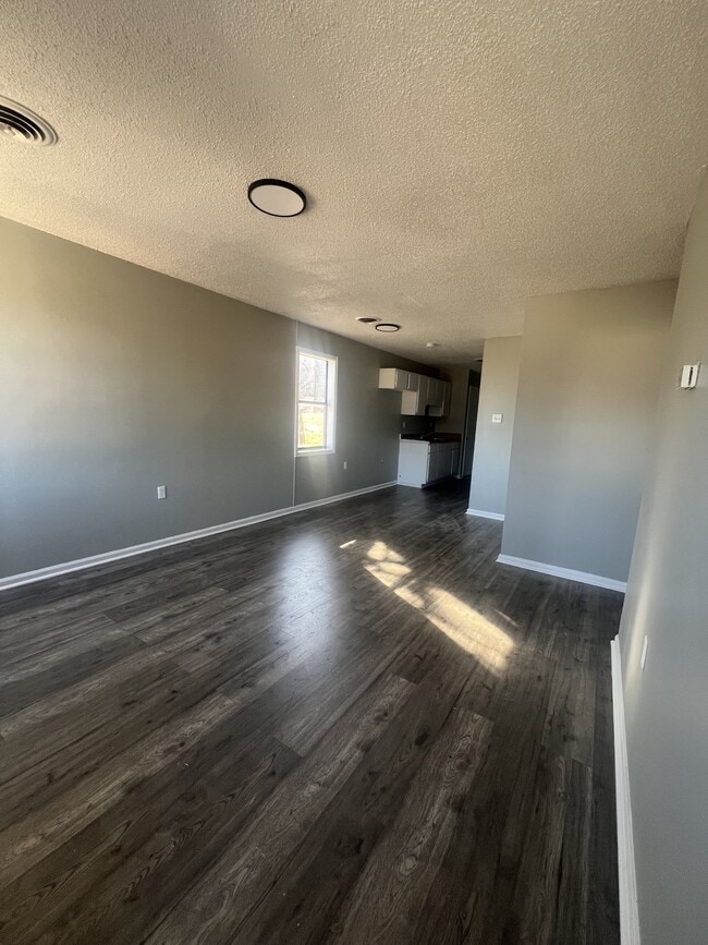 Photo - 211 N College St