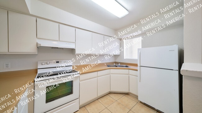 Photo - 1360 N Riverview Blvd