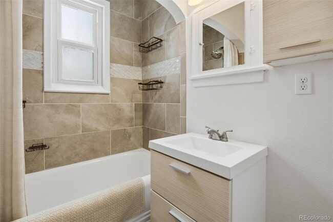 Photo - 3850 Harlan St