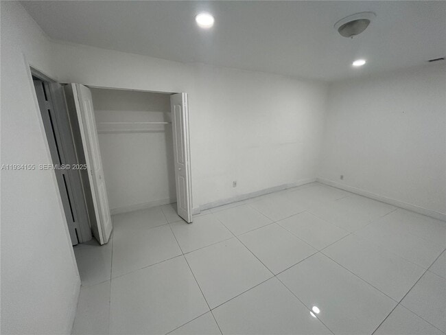 Photo - 551 NW 41st St Unidad 3