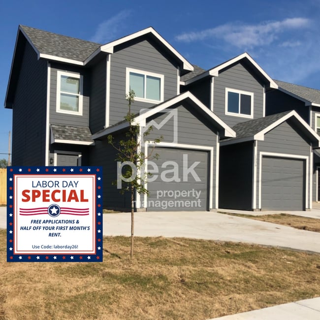 Building Photo - $1399! Stylish 2BR Townhome with 15 Minutes from Downtown Fort Worth Stockyards! Apply by 9/8 for...