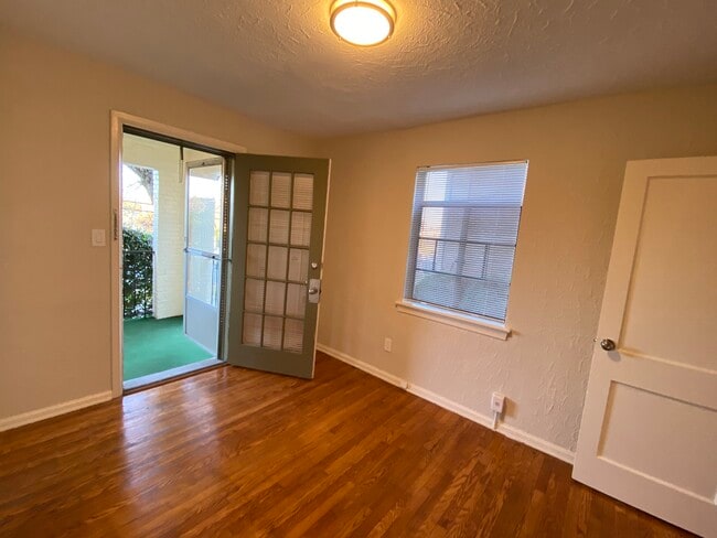 Photo - Lee Terrace Apartments