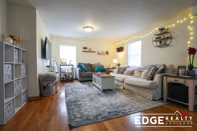 Photo - 551 Washington St