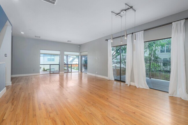 Photo - 4302 Spencer St