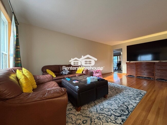 Photo - 9331 Portland Ave S