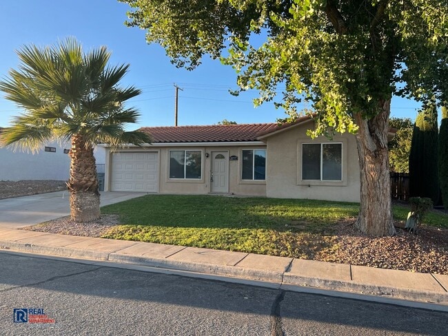 Building Photo - Single Family Home near Pine View