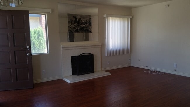 Photo - 15418 Larch Ave